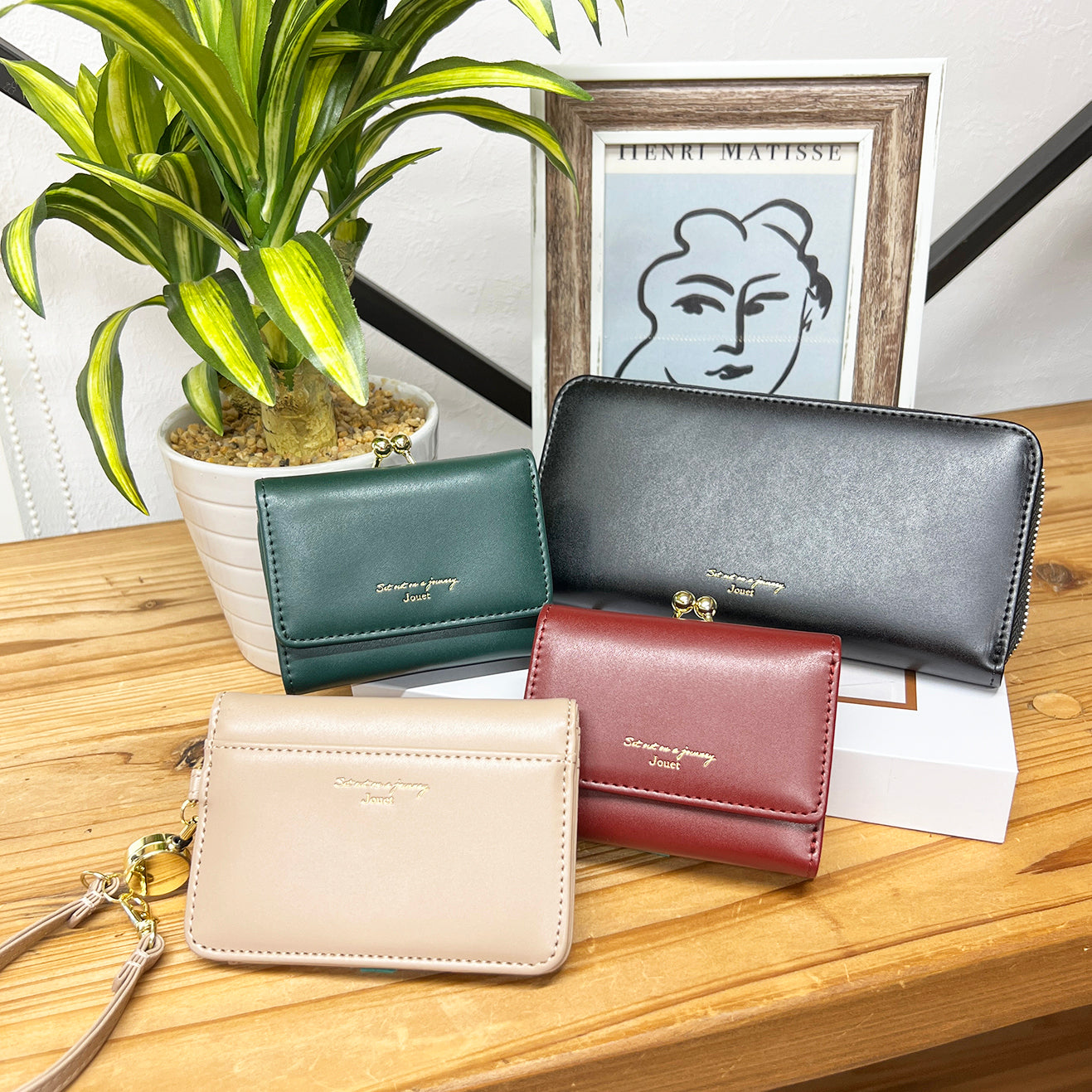 J7142 グロッシーがま口財布