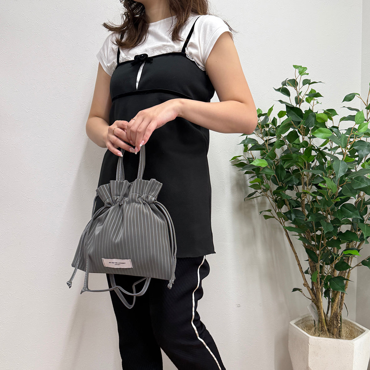 J7393 合皮巾着ショルダー