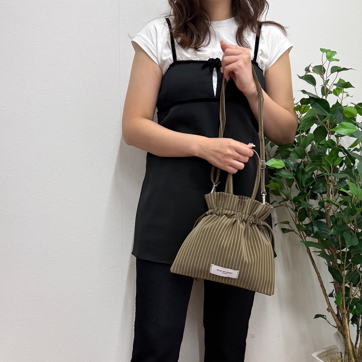 J7393 合皮巾着ショルダー