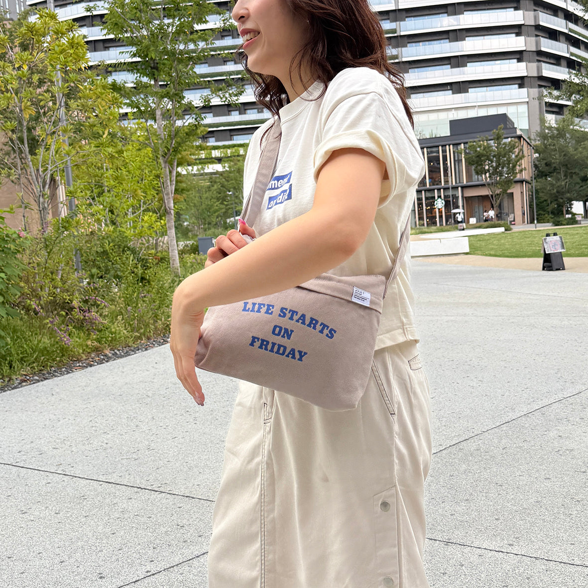 J7521 カレッジロゴミニショルダー