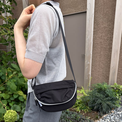 J7581 ハーフムーンミニショルダー