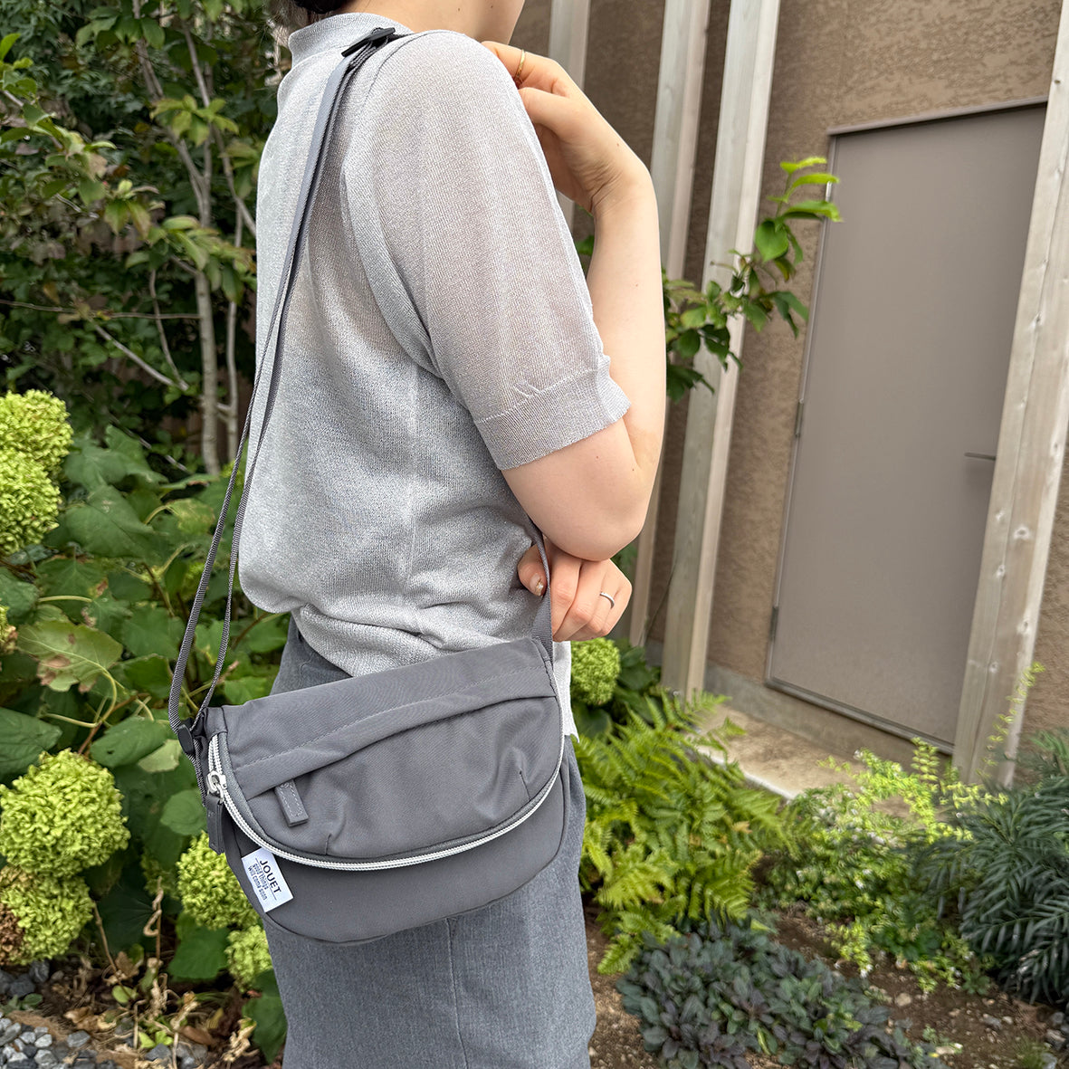 J7581 ハーフムーンミニショルダー