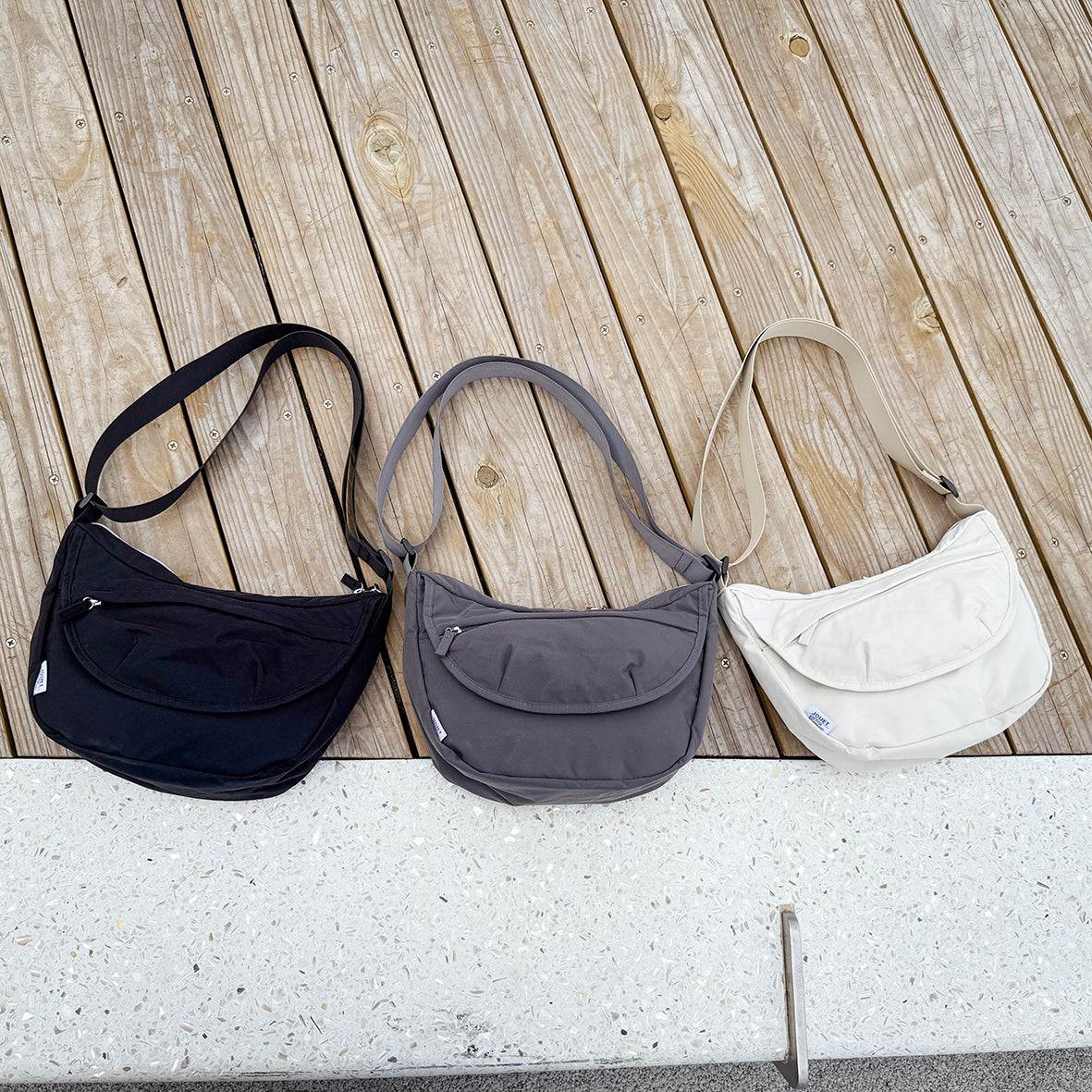 J7582 ハーフムーンショルダー