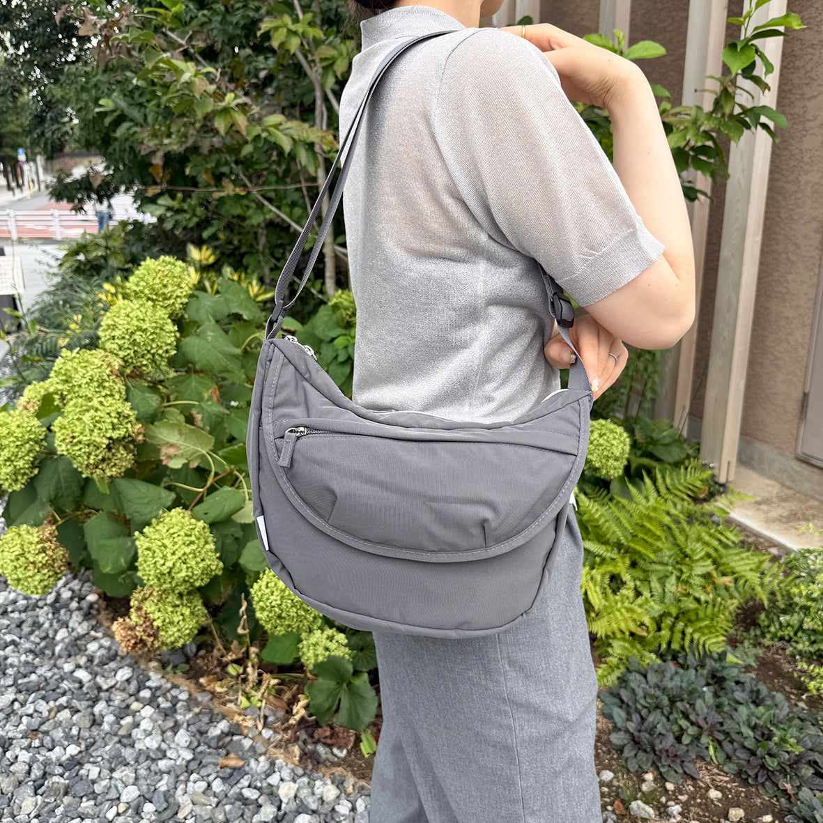 J7582 ハーフムーンショルダー