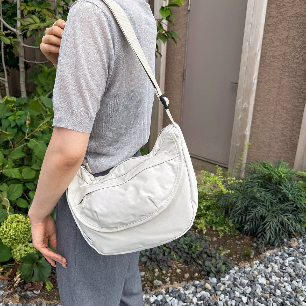 J7582 ハーフムーンショルダー