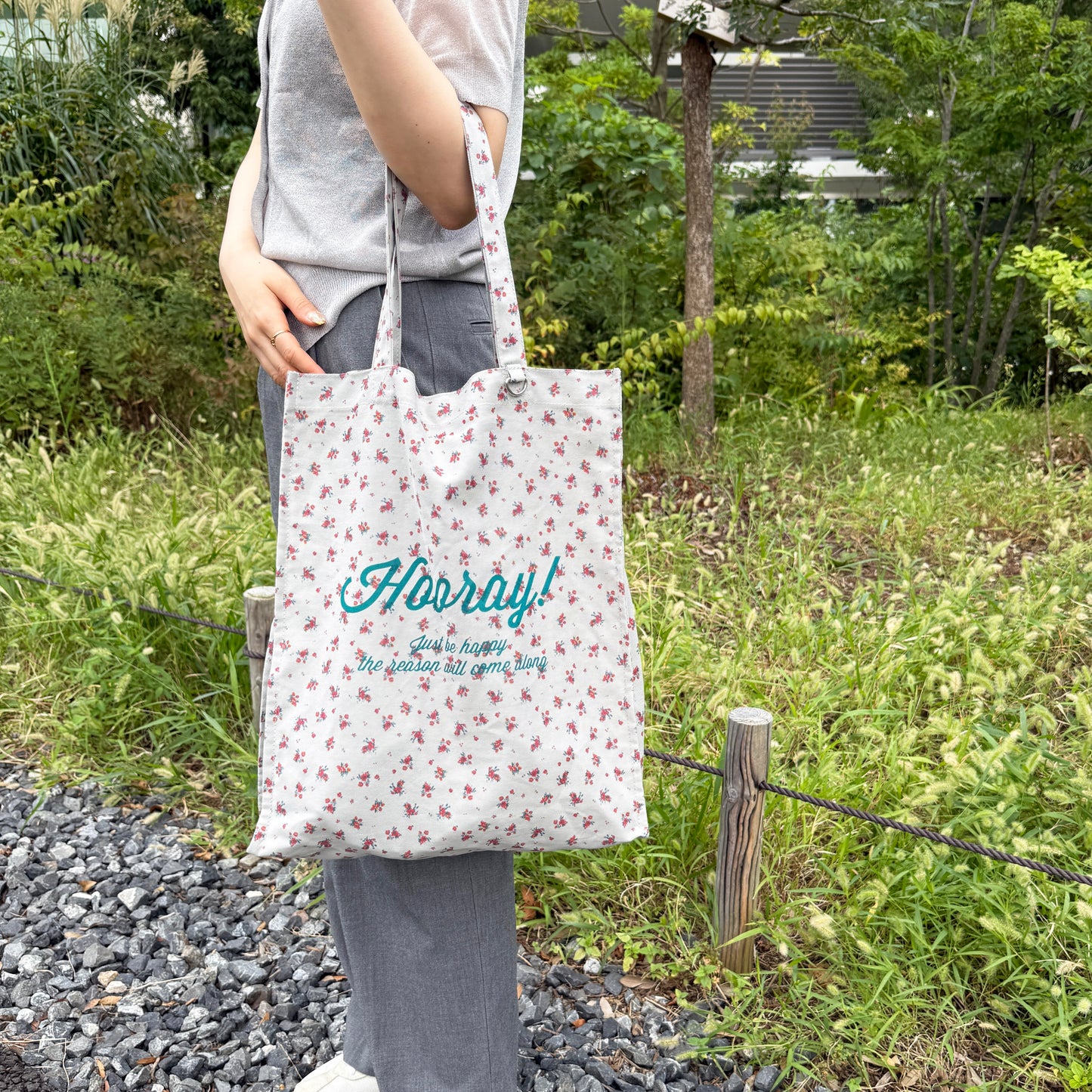 J7641 小花柄トート