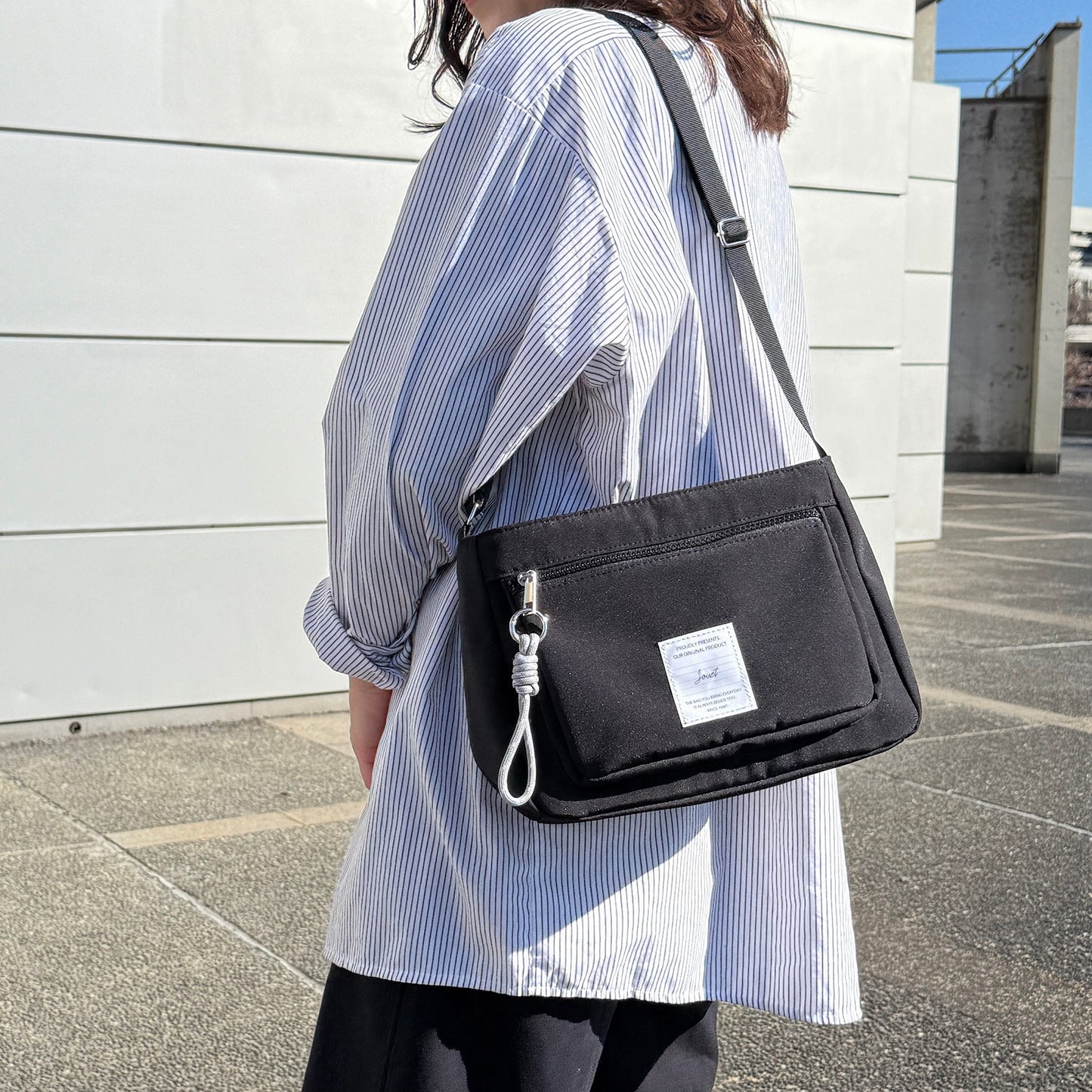 J7741 チャーム付きスクエアショルダー