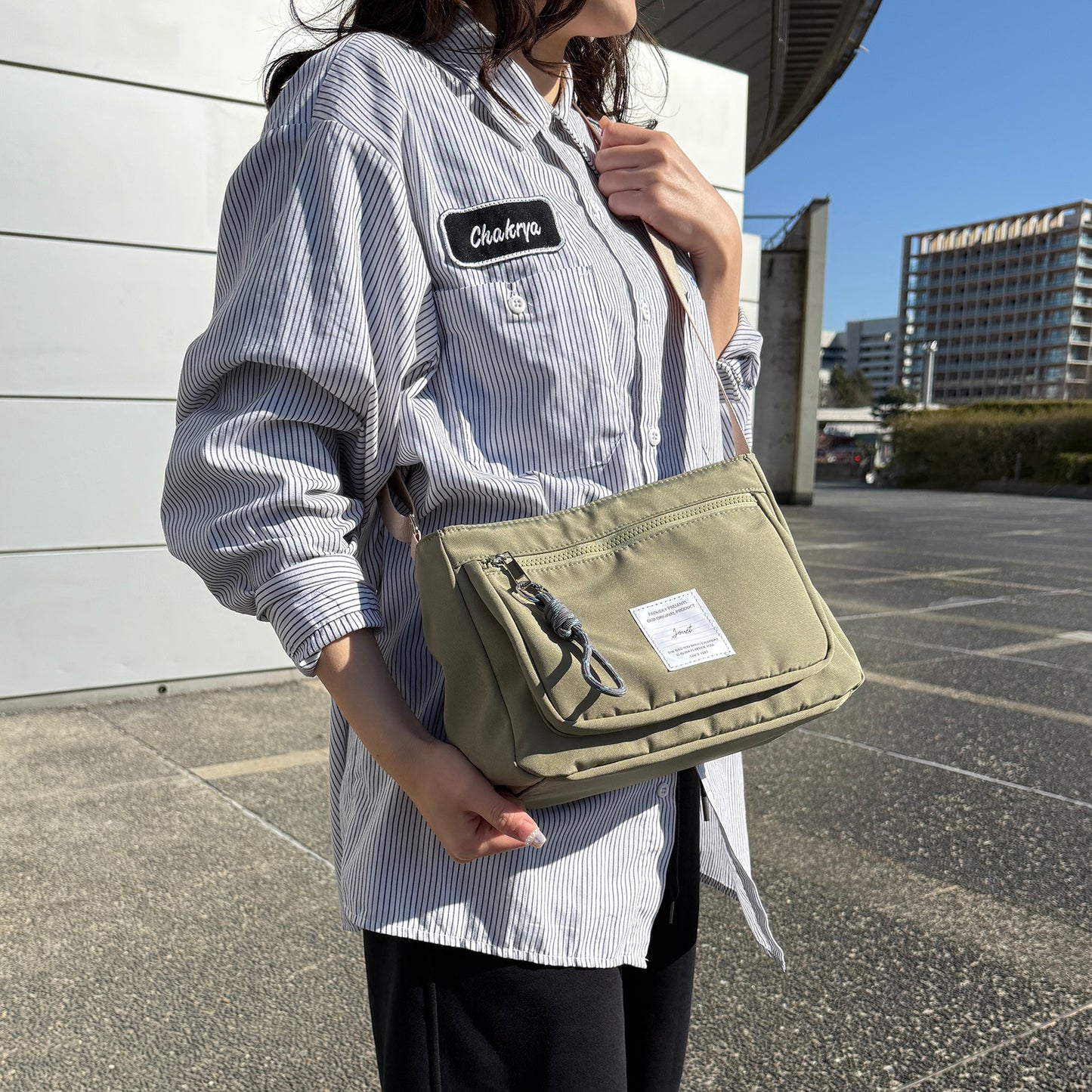 J7741 チャーム付きスクエアショルダー